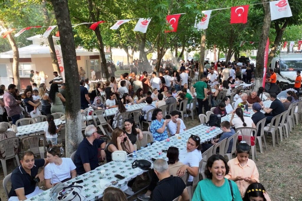 baskan yetiskin personelle piknikte bulustu e22ce0700708