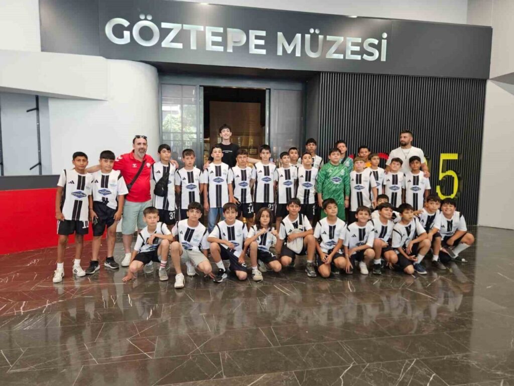 Başkan Zencirci’den Germencikli genç futbolculara anlamlı jest 2 baskan zencirciden germencikli genc futbolculara anlamli jest 0b7b61d3e4a0