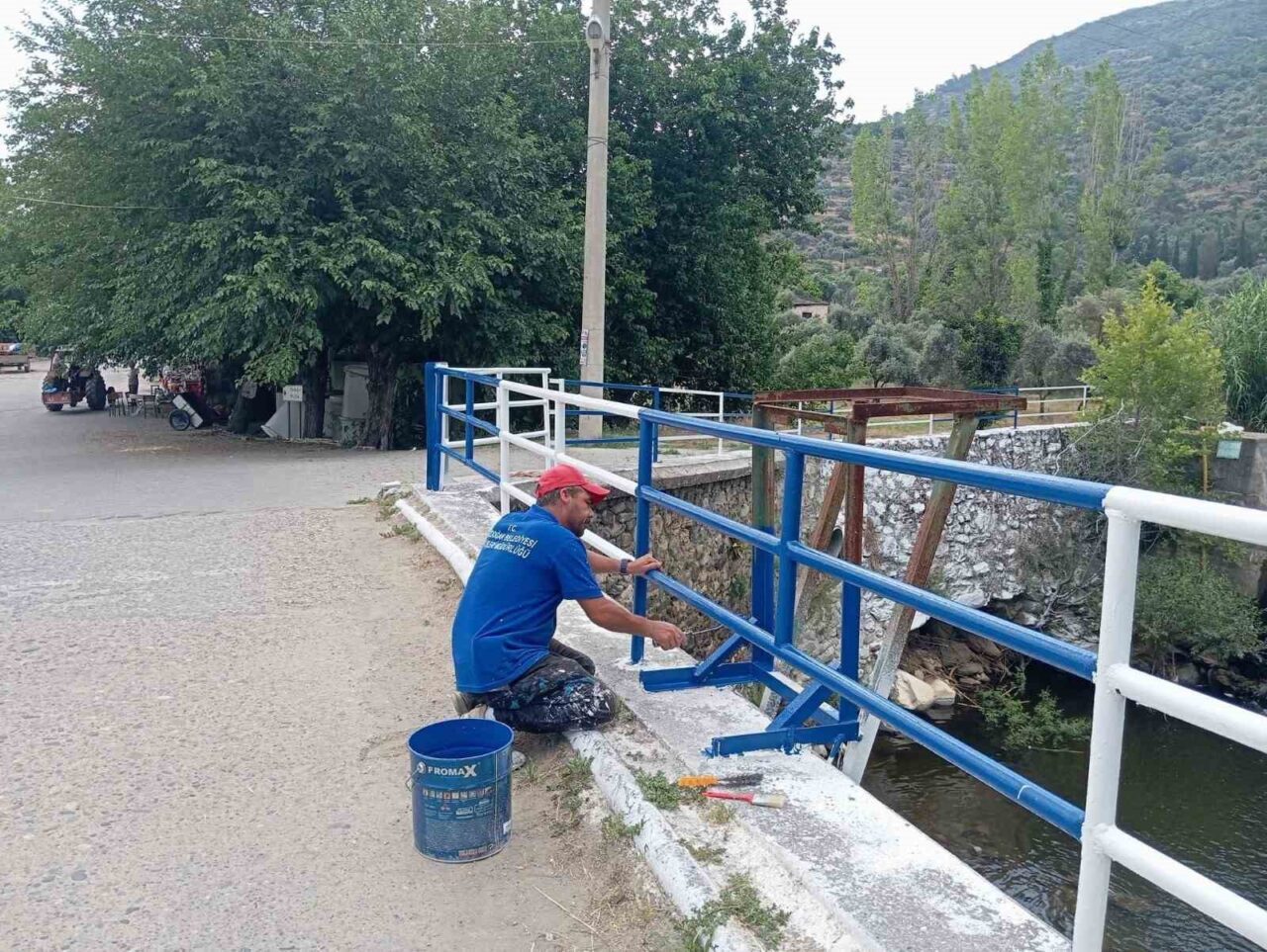 Bozdoğan Belediyesi’nden Kazandere’de korkuluk ve tel örgü çalışması