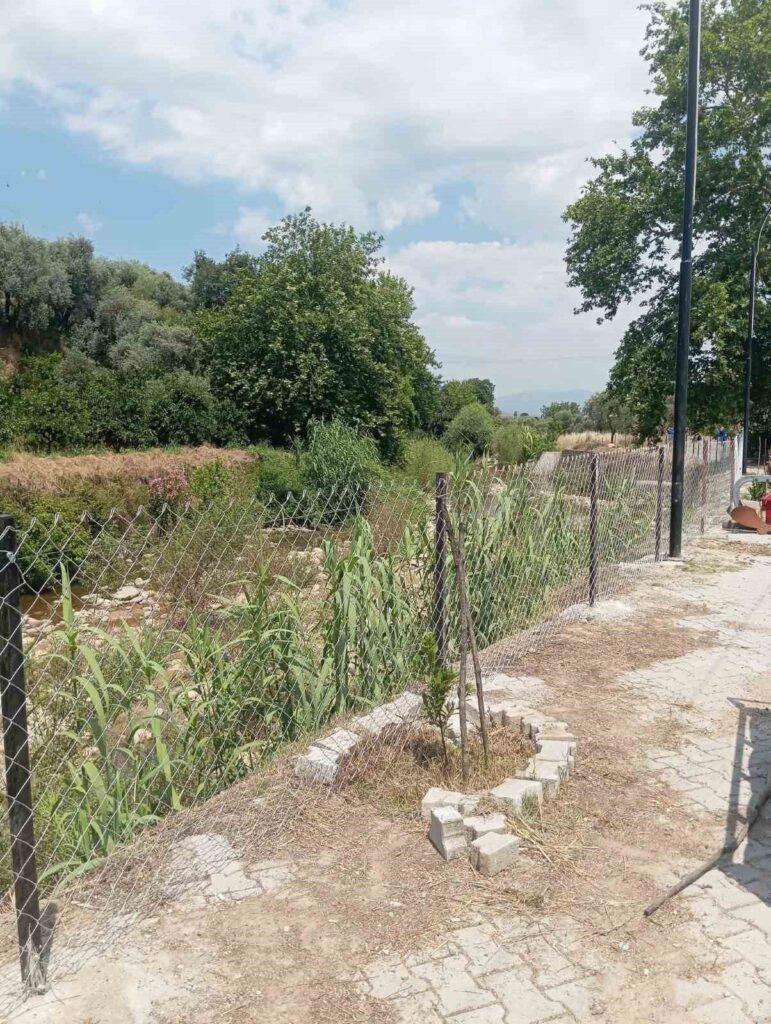 bozdogan belediyesinden kazanderede korkuluk ve tel orgu calismasi aad65bfdb08a