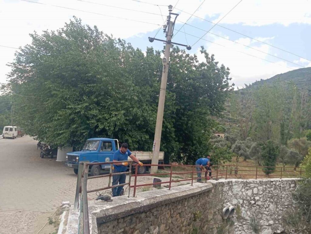 bozdogan belediyesinden kazanderede korkuluk ve tel orgu calismasi ae0cffc95c03