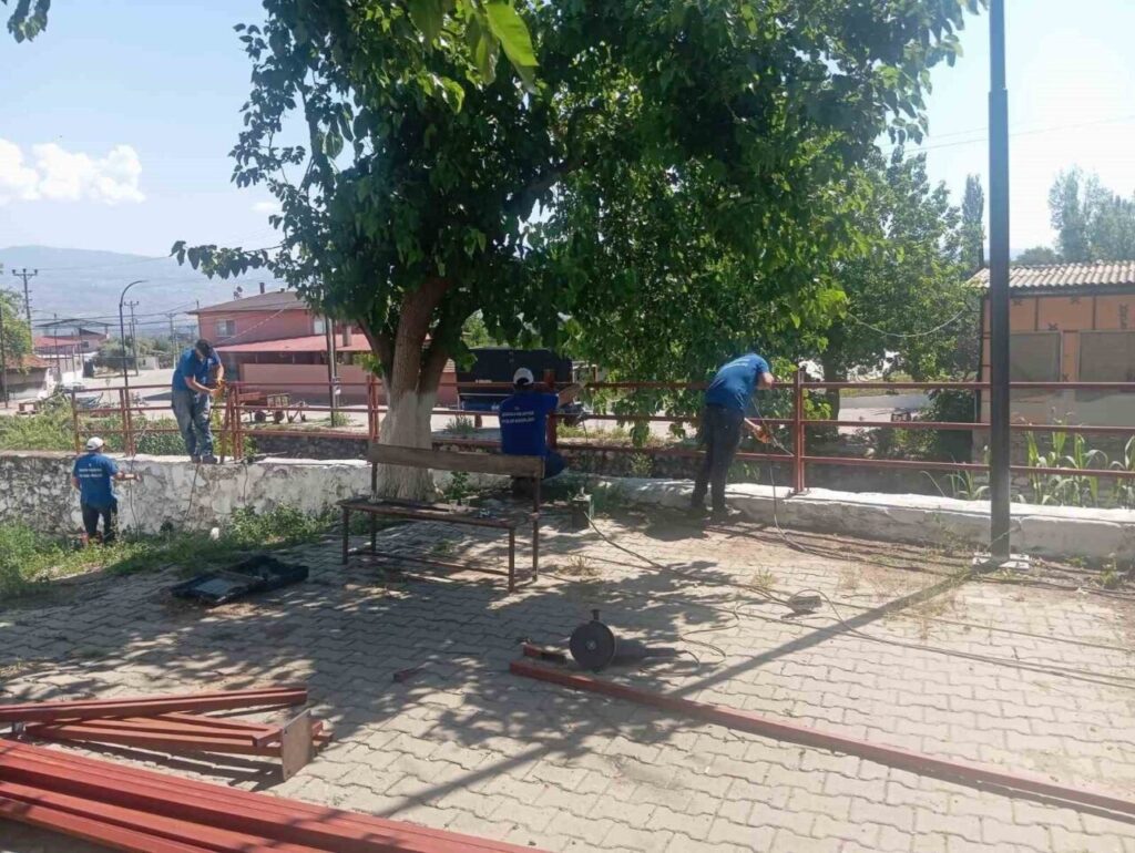 bozdogan belediyesinden kazanderede korkuluk ve tel orgu calismasi c277400e9646