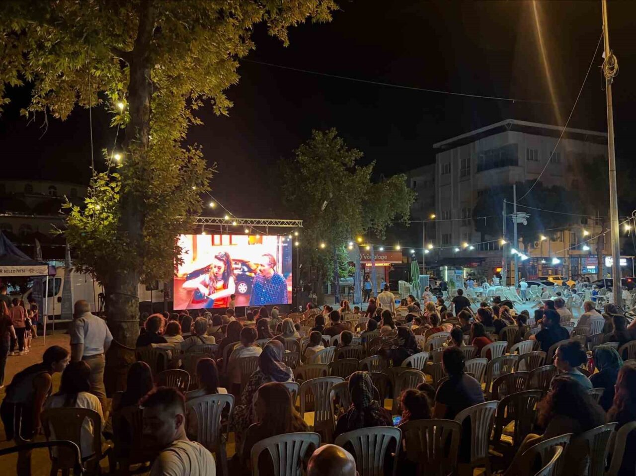 buharkentliler acik hava sinemasinda bulustu 089aafb05755