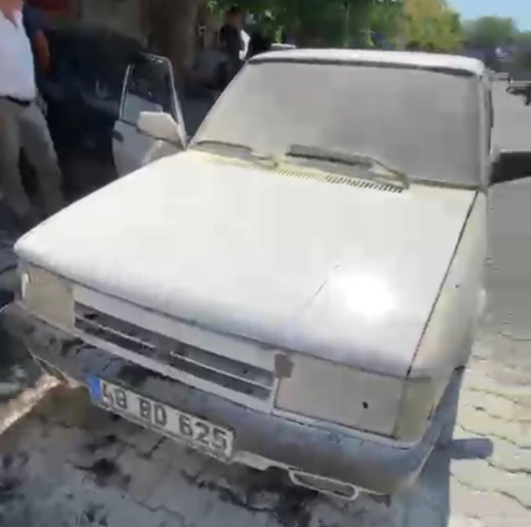 Aydın’da yanan otomobil başka araca çarptı: İş yeri çalışanları söndürdü