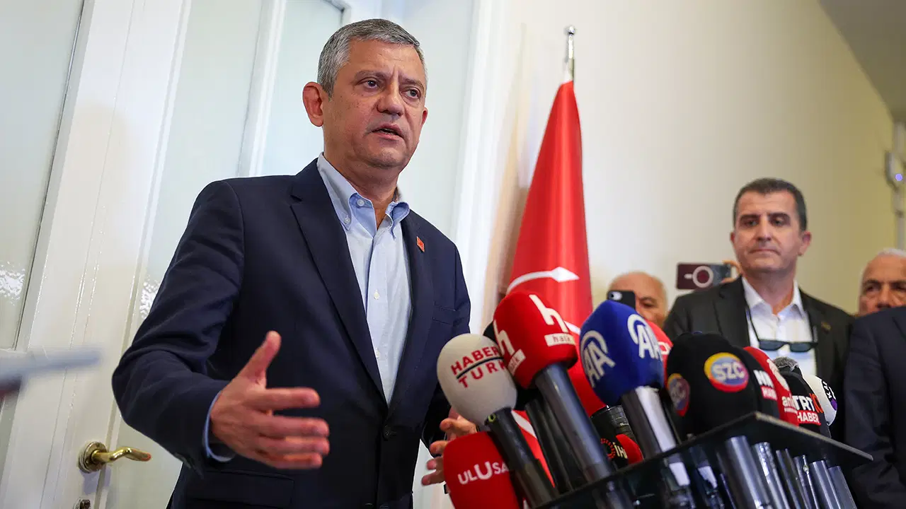 Özgür Özel’e yakın 2 isim gözaltında!