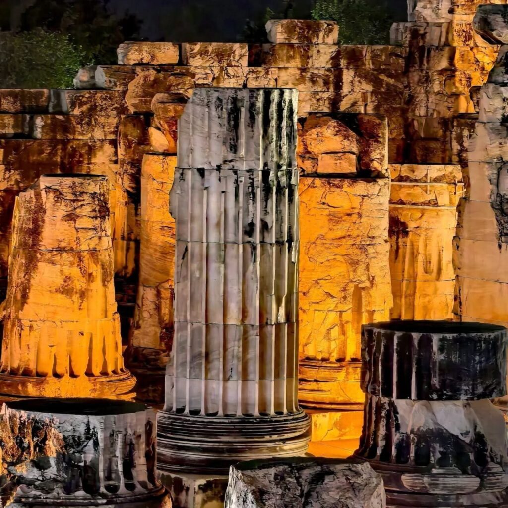 didim apollon tapinagi gece de ziyaret edilebilecek 70e2ee224801