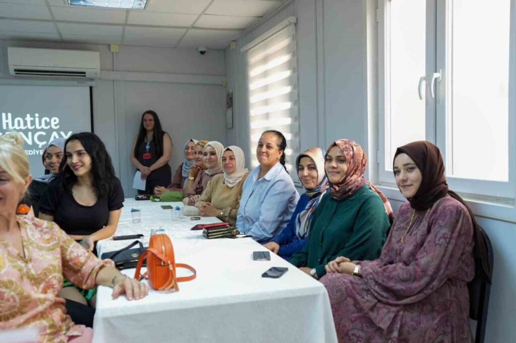 Didim Belediyesi Moda Tasarım ve Temel Dikiş Eğitimi yıl sonu etkinliği gerçekleştirildi 3 didim belediyesi moda tasarim ve temel dikis egitimi yil sonu etkinligi gerceklestirildi 0f0b9124f944