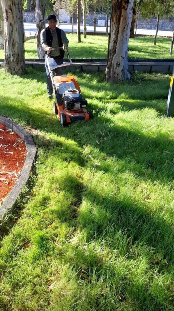 didim belediyesi yesil alanlarda bakim calismalarini surduruyor 818d8c86e111