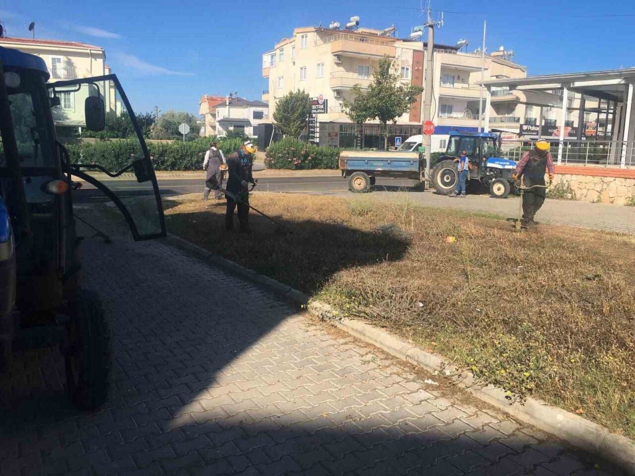 didim belediyesi yesil alanlarda bakim calismalarini surduruyor af826f772b4c