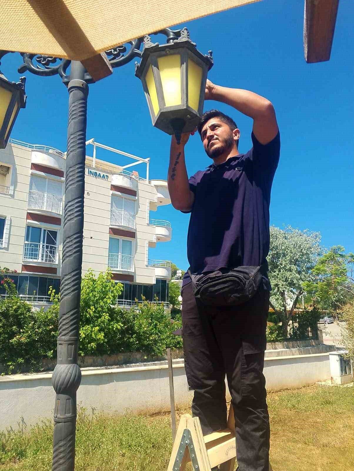 didim belediyesinden parklarda bakim ve yenileme calismasi 046bfd900269