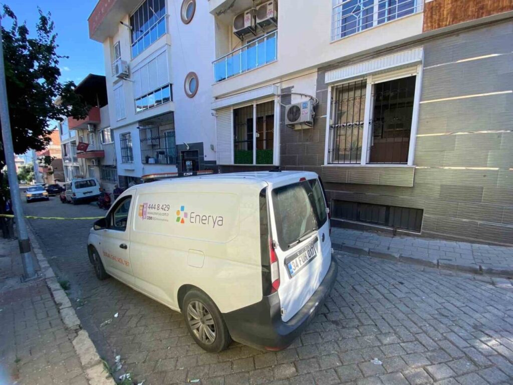 Doğalgazı açarak intihar girişiminde bulunan şahıs hastanede tedavi altına alındı 4 dogalgazi acarak intihar girisiminde bulunan sahis hastanede tedavi altina alindi 3ddbbdbd0412