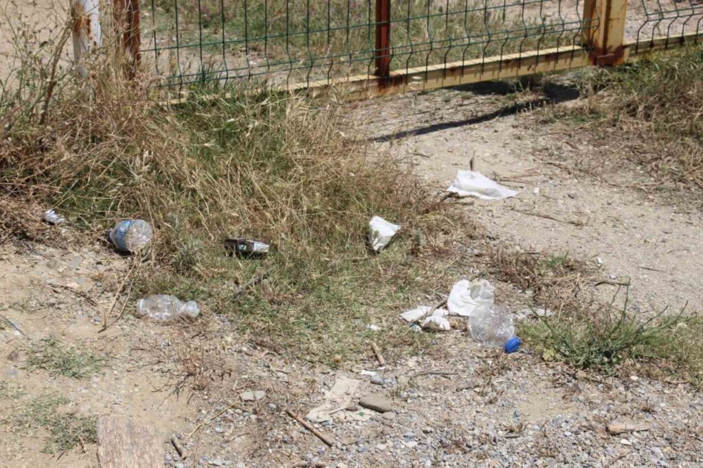 Doğaya atılan çöpler yangına davetiye çıkarıyor 6 dogaya atilan copler yangina davetiye cikariyor 856f9791c164
