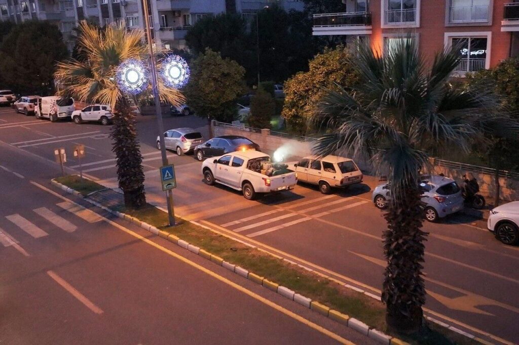 efeler belediyesi sinekle mucadelede sahaya indi ff3e3a9d5029
