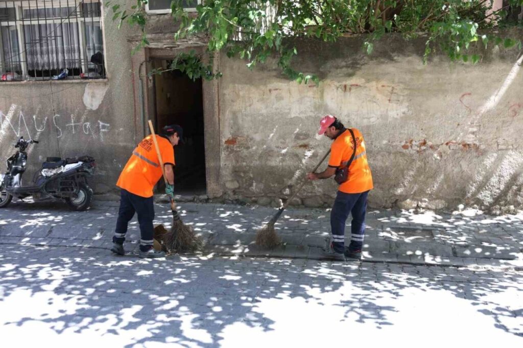 efeler belediyesi temizlik isleri mudurlugu calismalarini surduruyor cefccd1b9812