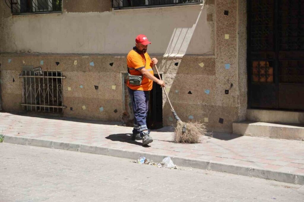 efeler belediyesi temizlik isleri mudurlugu calismalarini surduruyor e75e195f16ac