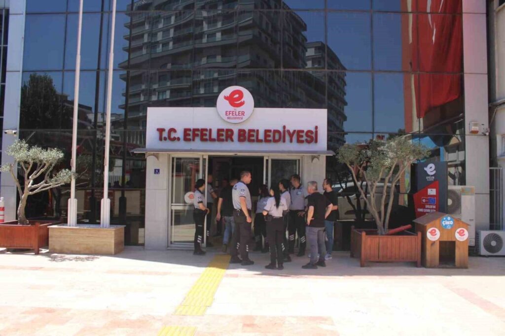efeler belediyesinde yangin panigi e839b143ac25