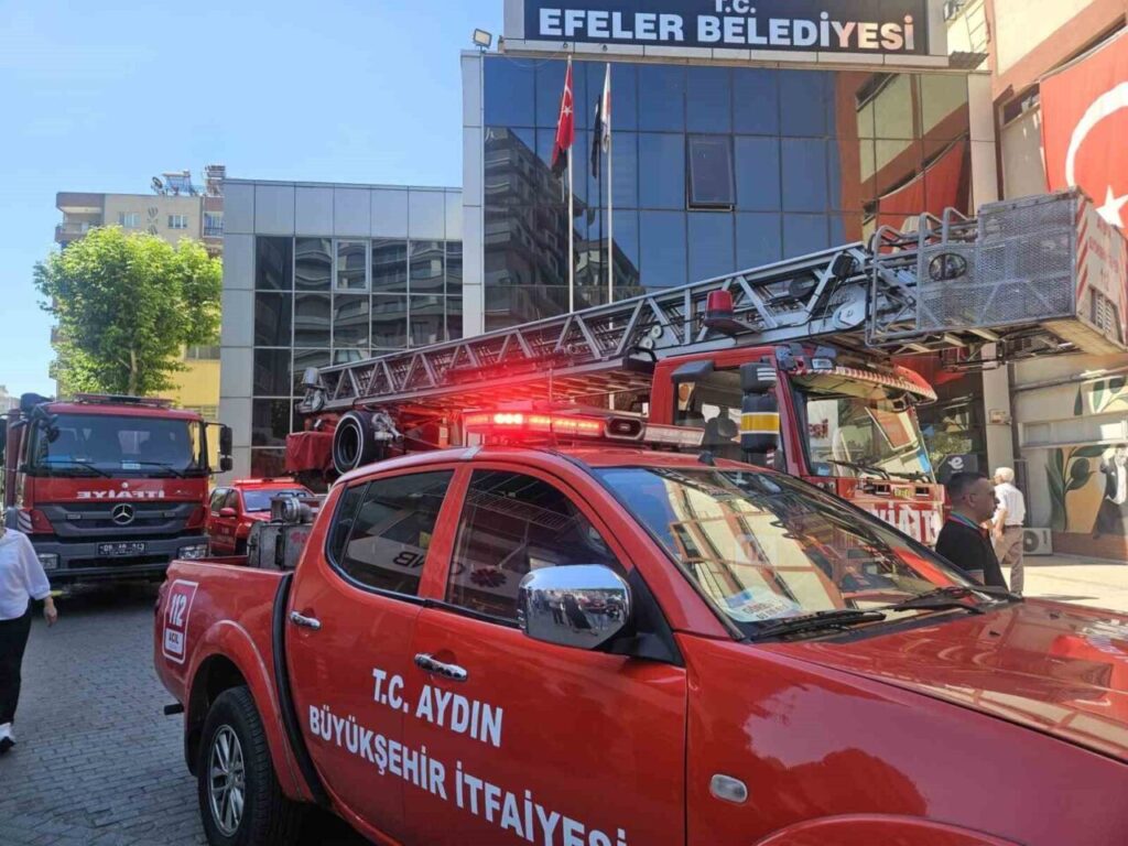 efeler belediyesinde yangin panigi f490c9279a01