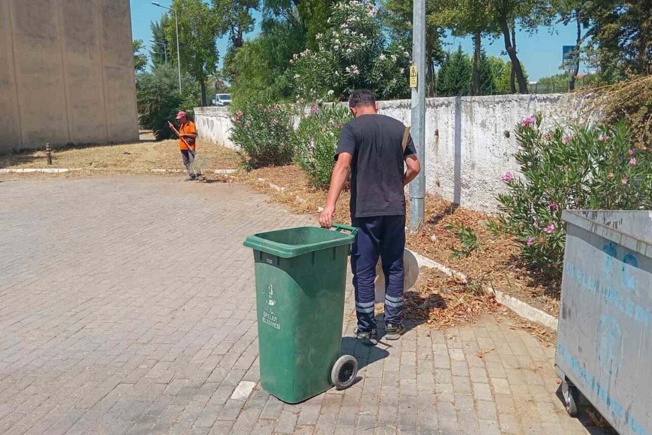 Efeler Belediyesi’nden gıda çarşısında temizlik çalışması