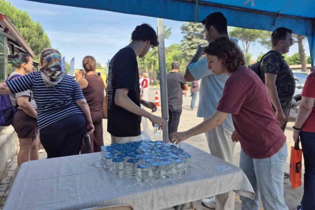 Efeler Belediyesi’nden öğrencilere serinleten destek 4 efeler belediyesinden ogrencilere serinleten destek bdecd8d6ddec