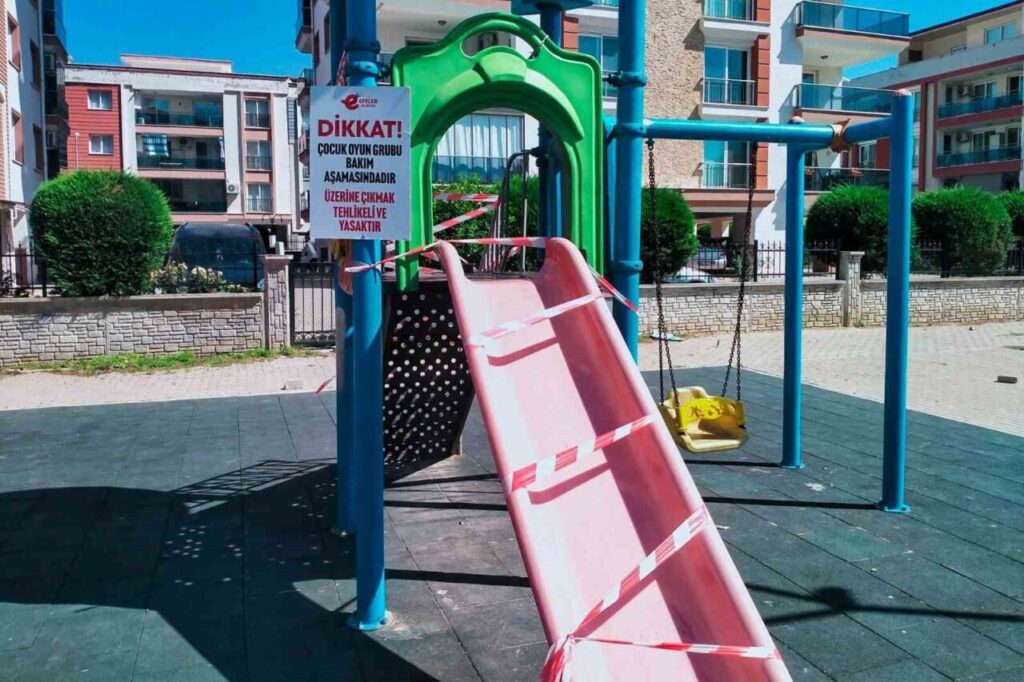 efeler belediyesinden parklarda onarim calismasi 7d42021d4a4a