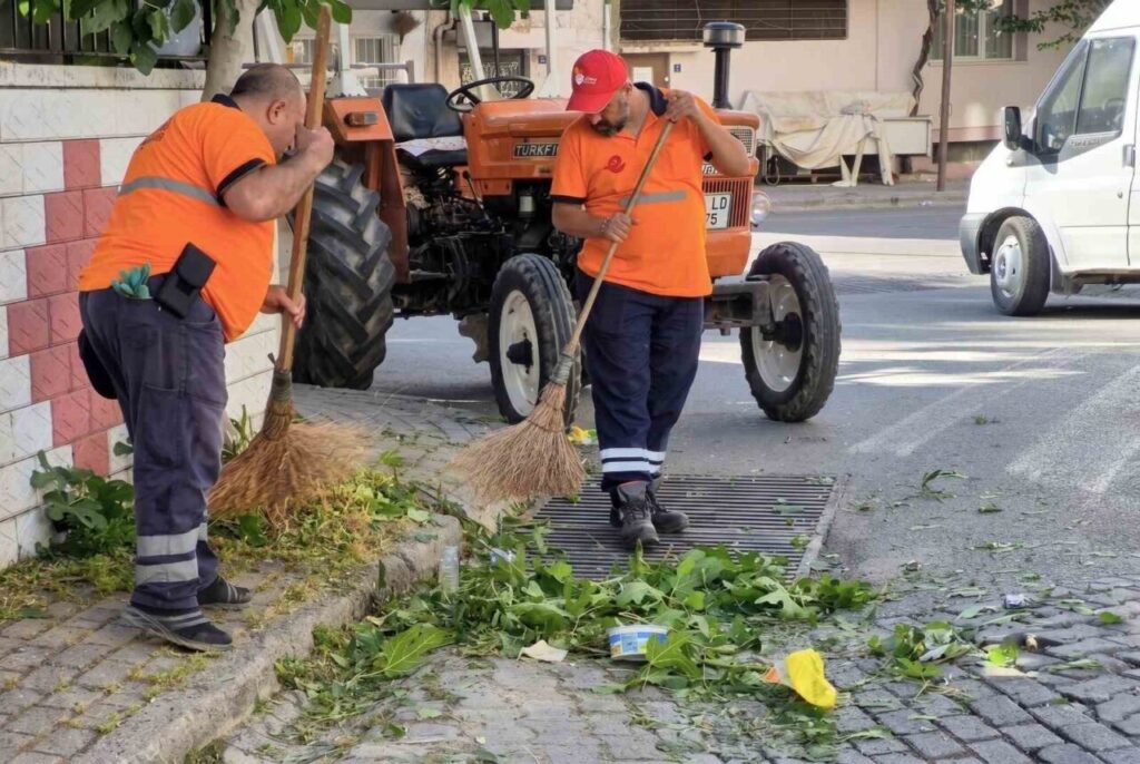 Efeler Belediyesi’nden sokaklarda temizlik çalışması 3 efeler belediyesinden sokaklarda temizlik calismasi 7da4c141597a