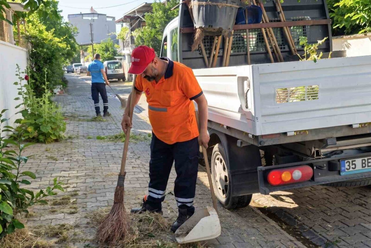 Efeler Belediyesi’nden sokaklarda temizlik çalışması 1 efeler belediyesinden sokaklarda temizlik calismasi 7e279289323f