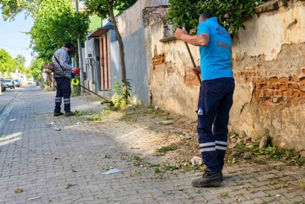 Efeler Belediyesi’nden sokaklarda temizlik çalışması 2 efeler belediyesinden sokaklarda temizlik calismasi c0c0e65dd970