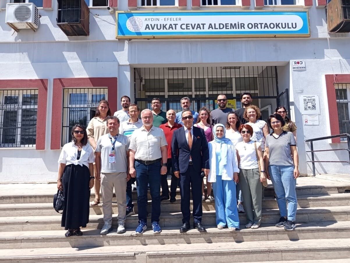 Efeler İlçe Milli Eğitim Müdürü Çomruk: "Hedefimiz değerlerine sahip çıkan nesiller yetiştirmek" 4 Efeler İlçe Milli Eğitim Müdürü Çomruk: “Hedefimiz değerlerine sahip çıkan nesiller yetiştirmek”