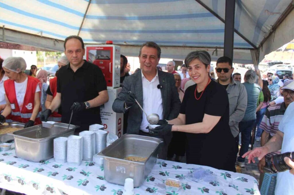 Efeler’den 3 bin kişilik aşure hayrı 2 efelerden 3 bin kisilik asure hayri 001c39805ae7