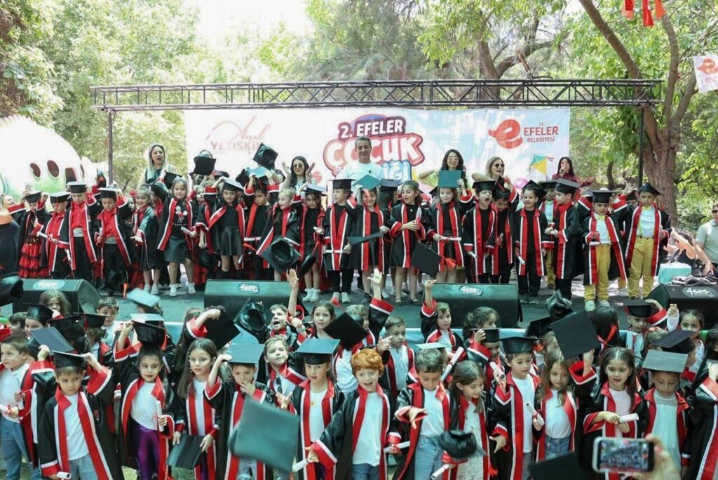 Efeler’in minikleri Çocuk Şenliği’nde bir araya geldi 6 efelerin minikleri cocuk senliginde bir araya geldi 6cdff3e14e27