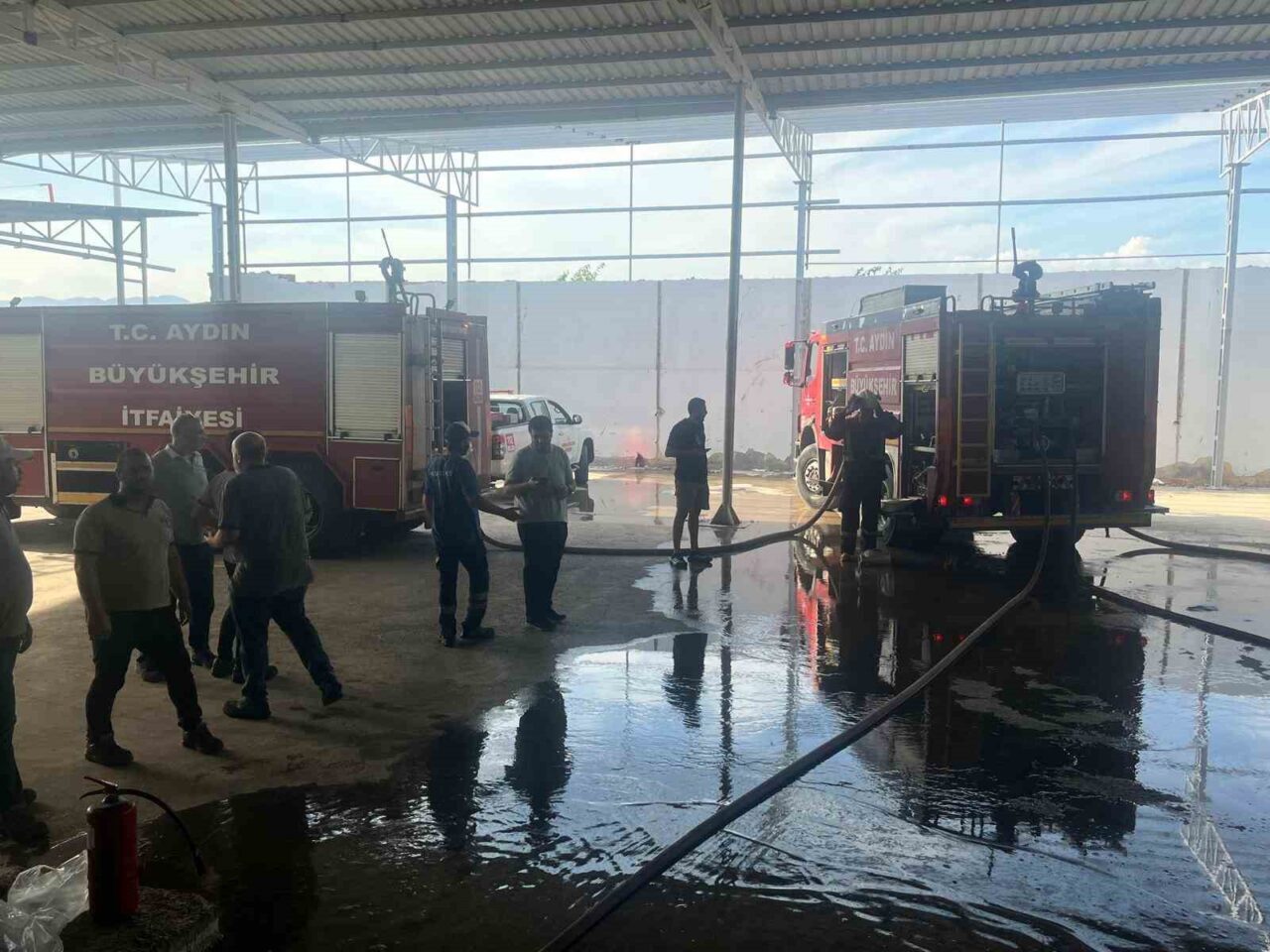 Fabrikada çıkan yangın söndürüldü