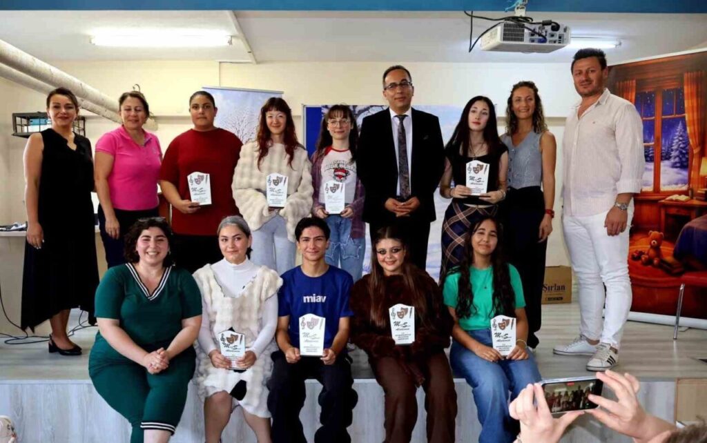 gezici tiyatro ogrencileri sanatla bulusturdu 020b517a29dc