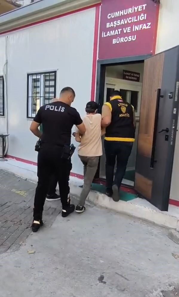 Hırsızlıktan aranan 2 hükümlü yakalandı 2 hirsizliktan aranan 2 hukumlu yakalandi 9678ebfb4de3