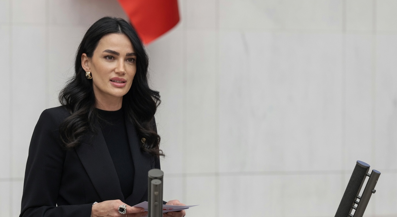 Sarıbaş'tan Babalar Günü mesajı: "Merhametin ve rehberliğin..." 4 Sarıbaş’tan Babalar Günü mesajı: “Merhametin ve rehberliğin…”