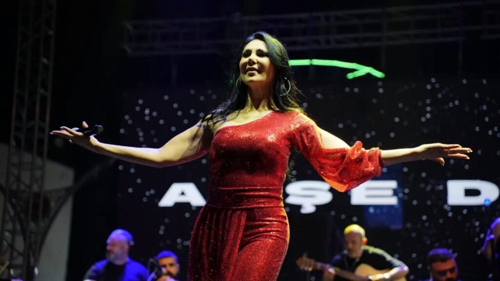 kocarlida cam fistigi festivali ayse dincer konseriyle taclandi 00eaa0bbaa77