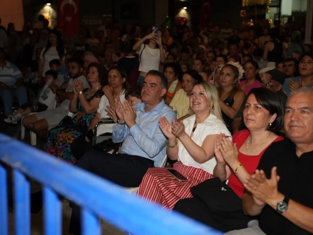 kocarlida cam fistigi festivali ayse dincer konseriyle taclandi d71f32c3f204