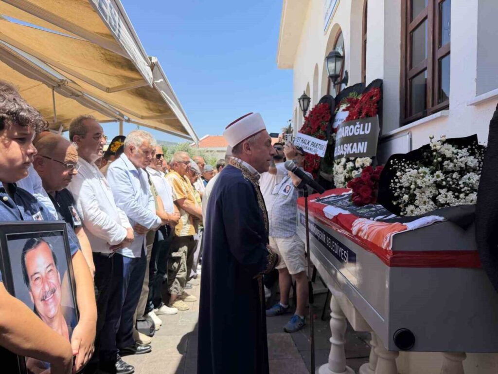 Kuşadası'nın efsane belediye başkanına son görev: Dualarla uğurlandı 4 kusadasi belediyesi eski baskani berberoglu son yolculuguna ugurlandi de28cdfd4cca