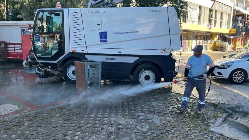 kusadasida bayramtatilinde 3 bin 67 ton cop toplandi 12247c7cb532