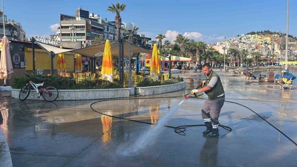 kusadasida bayramtatilinde 3 bin 67 ton cop toplandi e7859df540ac
