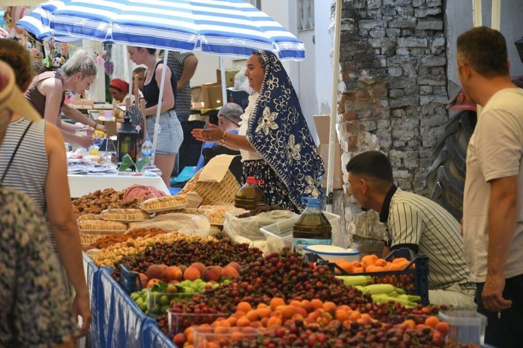 Kuşadası’nda Kiraz Şenliği coşkuyla başladı 5 kusadasinda kiraz senligi coskuyla basladi c240ce51048a