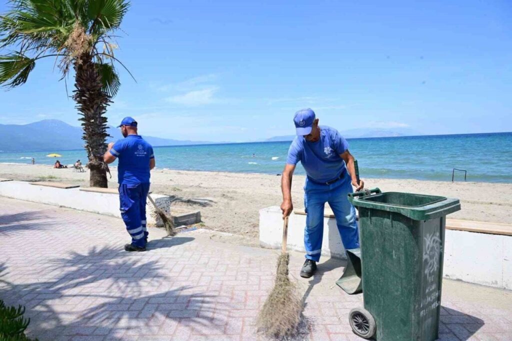 kusadasinda sahil ve yuruyus yollarinda kapsamli bakim calismasi 0d5823f3ca05