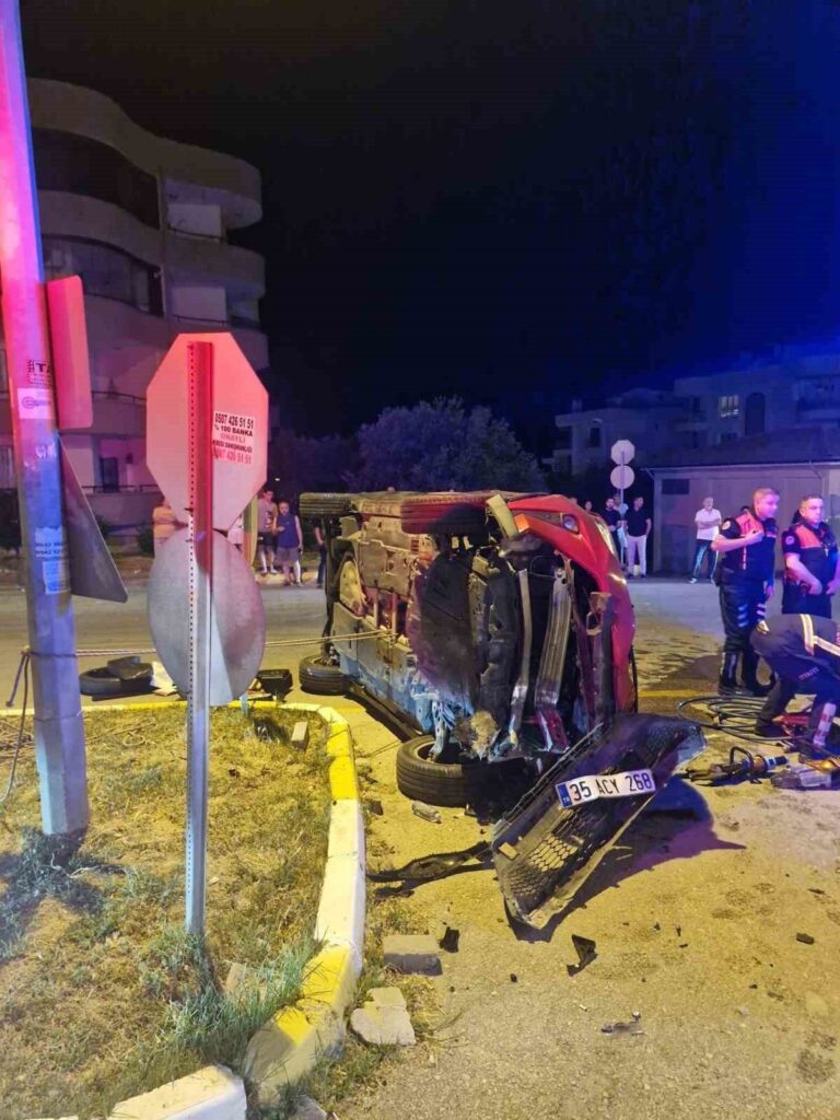 kusadasinda takla atan otomobilin surucusu yaralandi 8ea250cd33f3