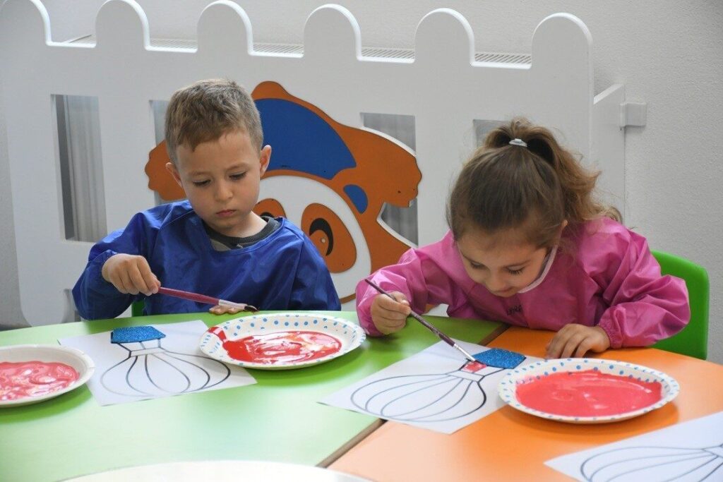 kusadasindaki cocuk gelisim merkezi yazin da hizmet vermeye devam ediyor 07d763e2da92