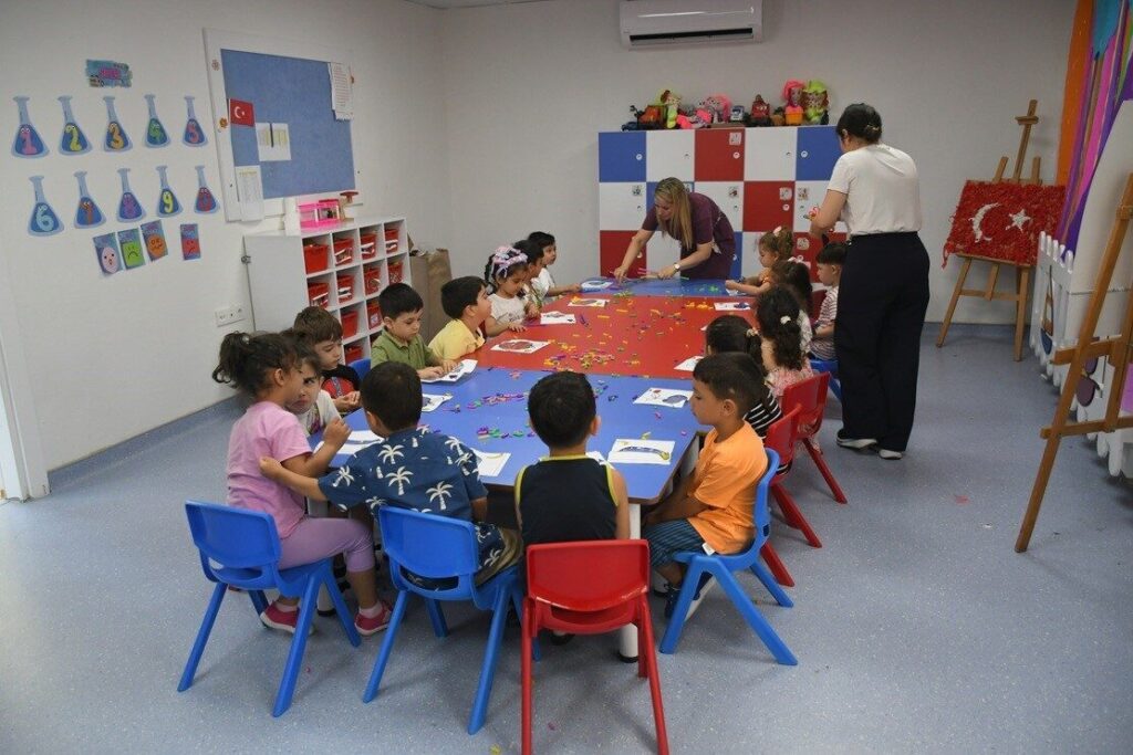 kusadasindaki cocuk gelisim merkezi yazin da hizmet vermeye devam ediyor 9584db30f6dd