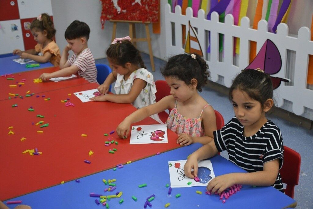 kusadasindaki cocuk gelisim merkezi yazin da hizmet vermeye devam ediyor b2178dc3cda9