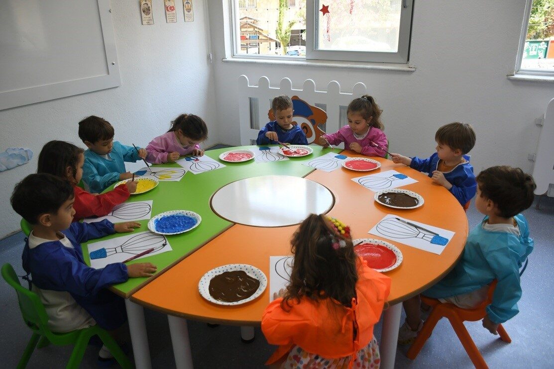 kusadasindaki cocuk gelisim merkezi yazin da hizmet vermeye devam ediyor f237a6356b49