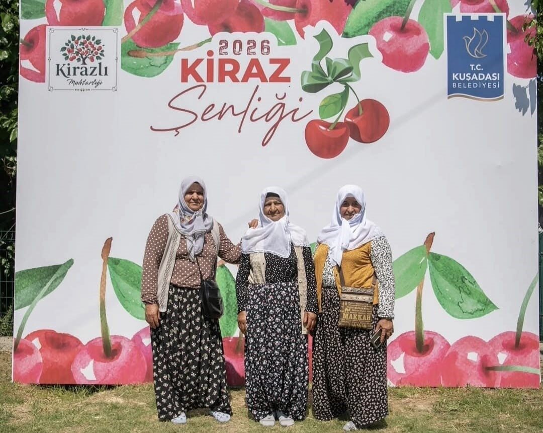 Kuşadası’ndaki Kiraz Şenliği binlerce ziyaretçiyi ağırladı 3 Kuşadası’ndaki Kiraz Şenliği binlerce ziyaretçiyi ağırladı