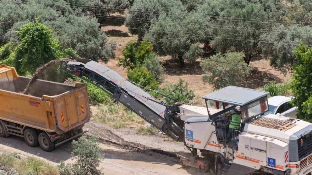 kuyucakta mahalleleri birbirine baglayan yol yenileniyor 2e7a3d2b0433