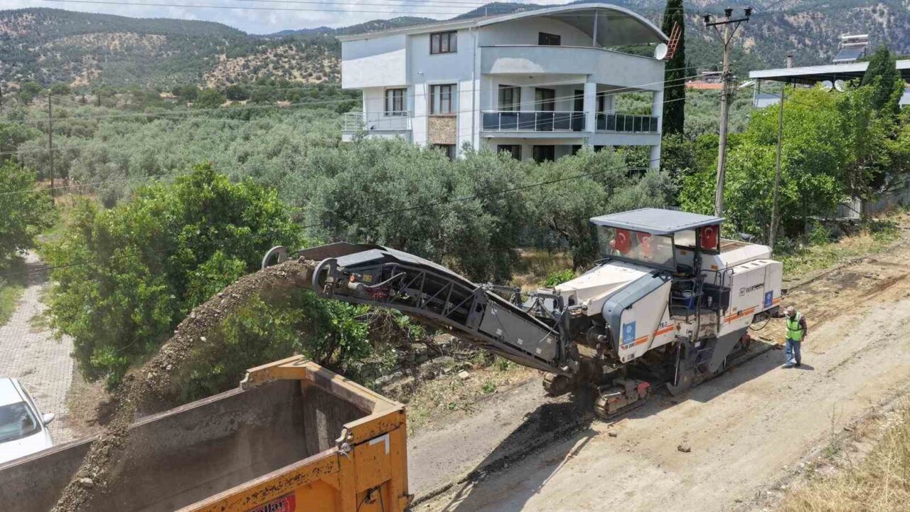 Kuyucak’ta mahalleleri birbirine bağlayan yol yenileniyor