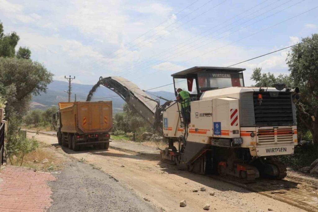 kuyucakta mahalleleri birbirine baglayan yol yenileniyor 9913b38137ab
